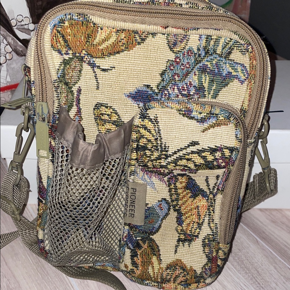 PIONEER Express Multicolor Tapestry Bag - Picture 3 of 10